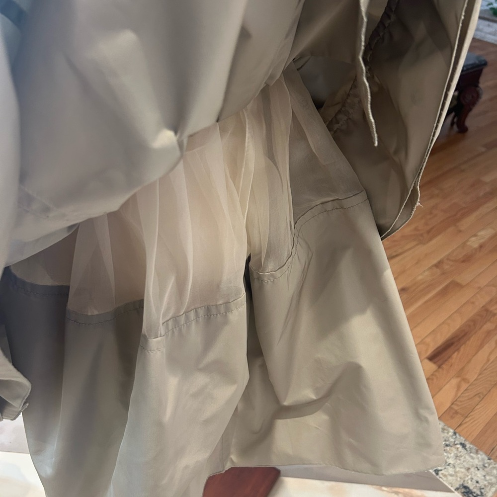 Marc Jacobs Gray Ruffled Dress with White Belt - Picture 12 of 16